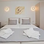 Luka\'S Lodge Guesthouse & Hostel
