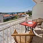 Luka\'S Lodge Guesthouse & Hostel