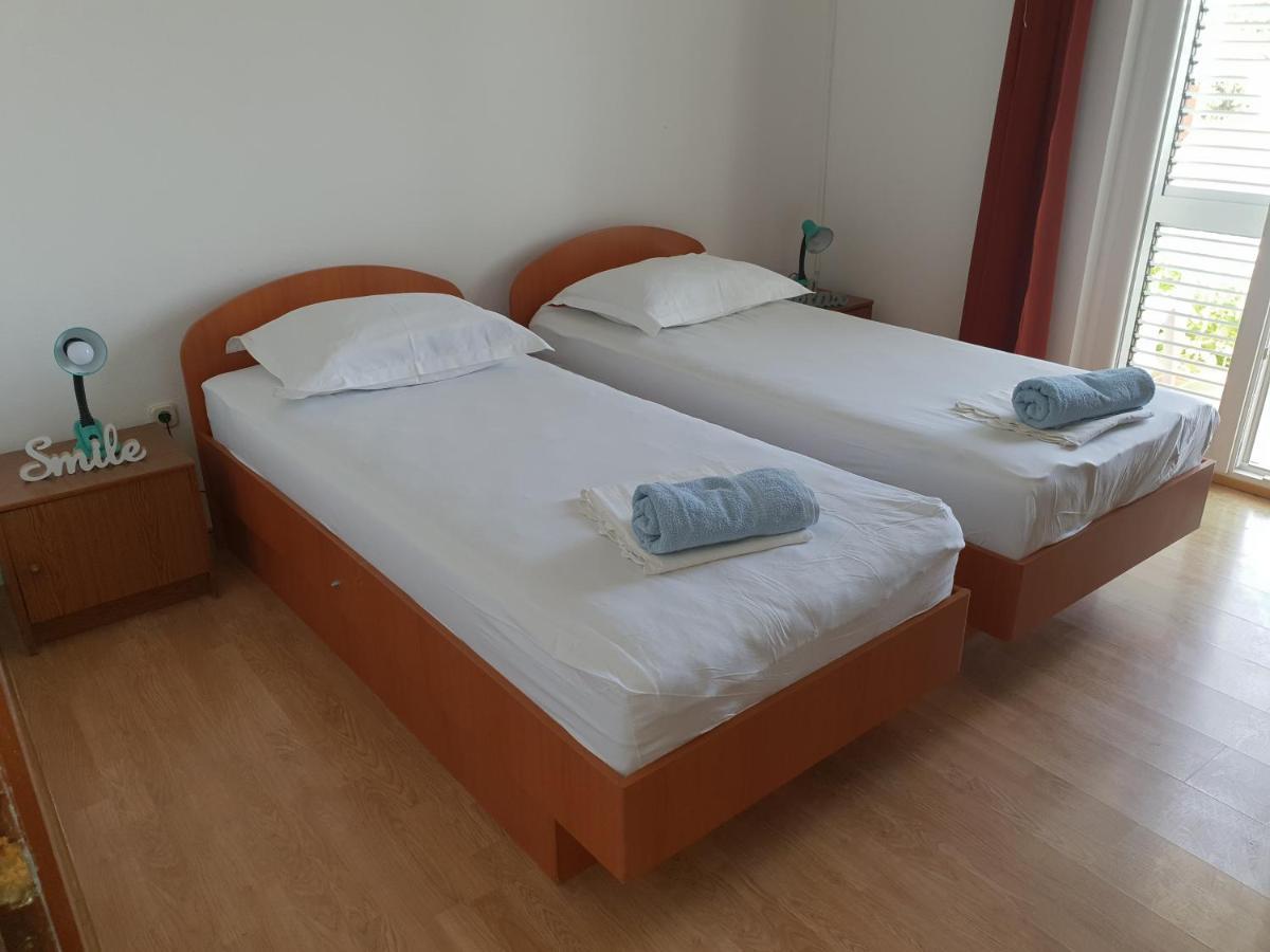 Hostel Luka's & *